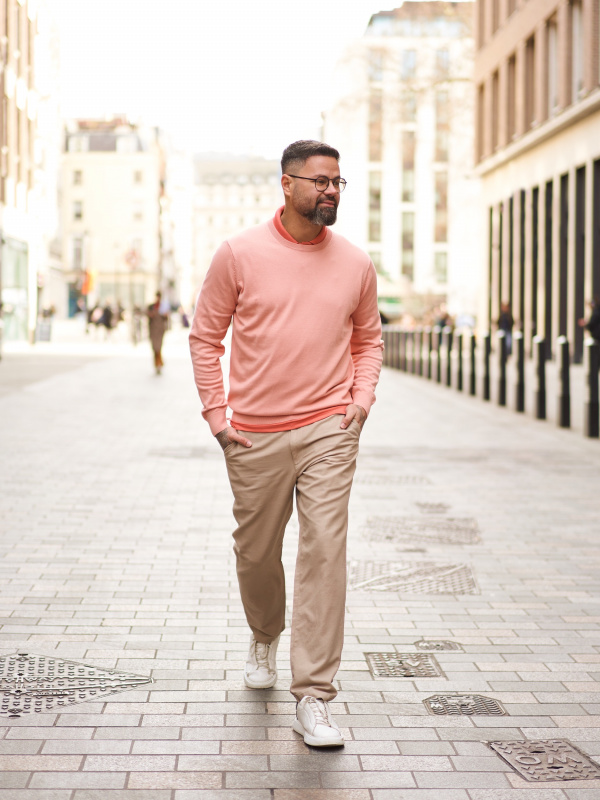 Pink sweater 2025 outfit mens