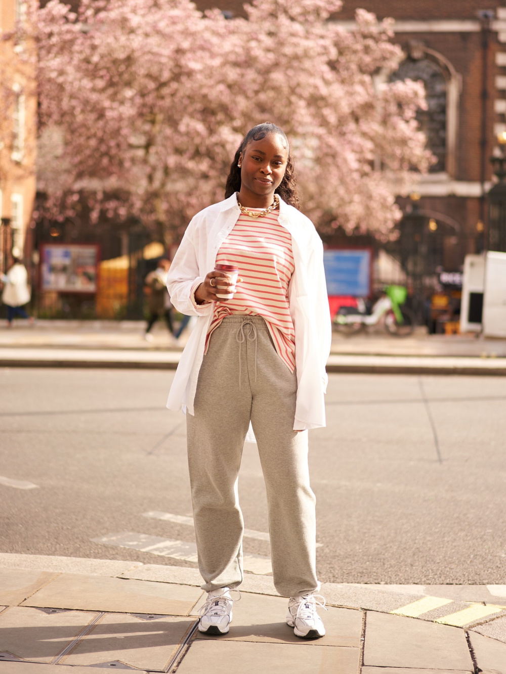 Styling white sweatpants 🎧 #style #styletips #fyp #outfitideas