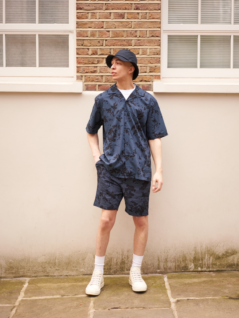 Check styling ideas for「Rugger Long-Sleeve Polo Shirt、Cargo