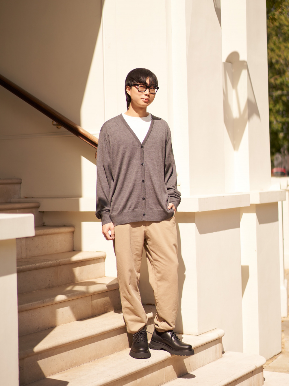 Check styling ideas for「Extra Fine Merino V-Neck Long-Sleeve  Cardigan、Oxford Striped Slim-Fit Long-Sleeve Shirt」