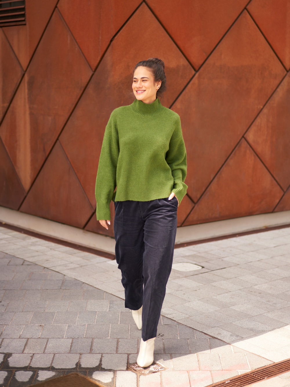Check styling ideas for「Corduroy Wide-Fit Pleated Pants、Souffle