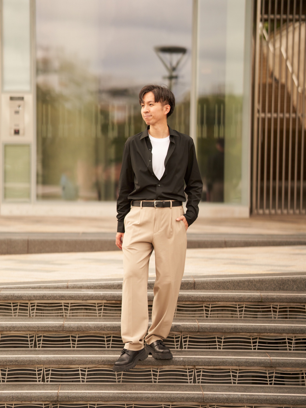 Check styling ideas for「Wide-Fit Pleated Pants、Italian Leather Oiled Belt」