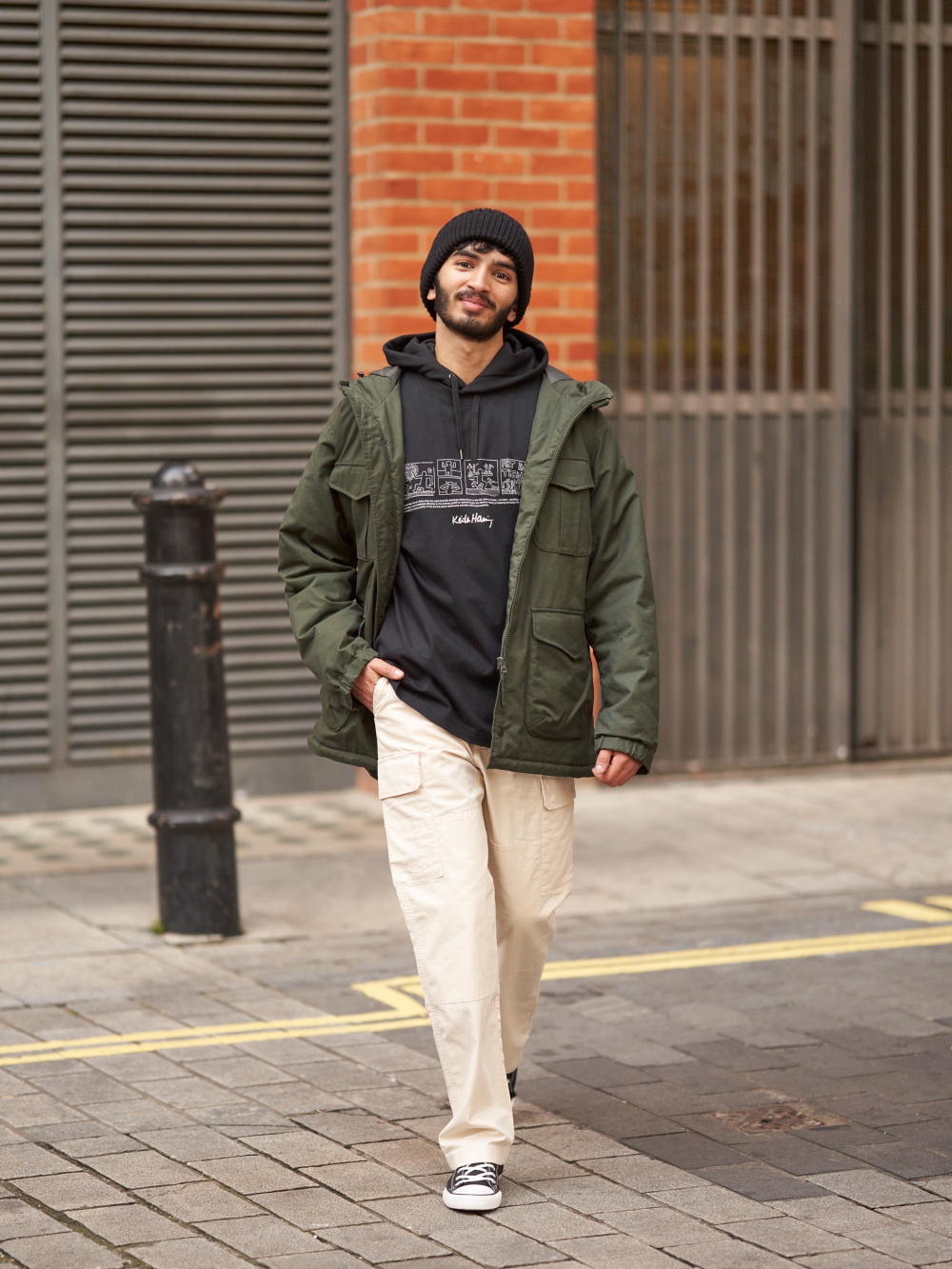Check styling ideas for「U Crew Neck T-Shirt、Cargo Pants」