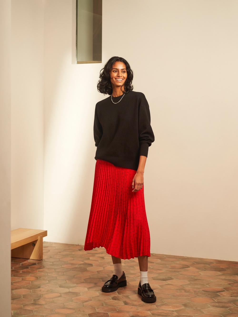 Check styling ideas for「SMOOTH COTTON RELAXED CREW NECK SWEATER、PLEATED  SKIRT」