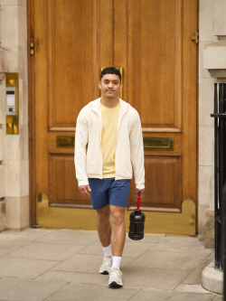 Livre de photos des différentes tenues Uniqlo. Style ID : <6773309>