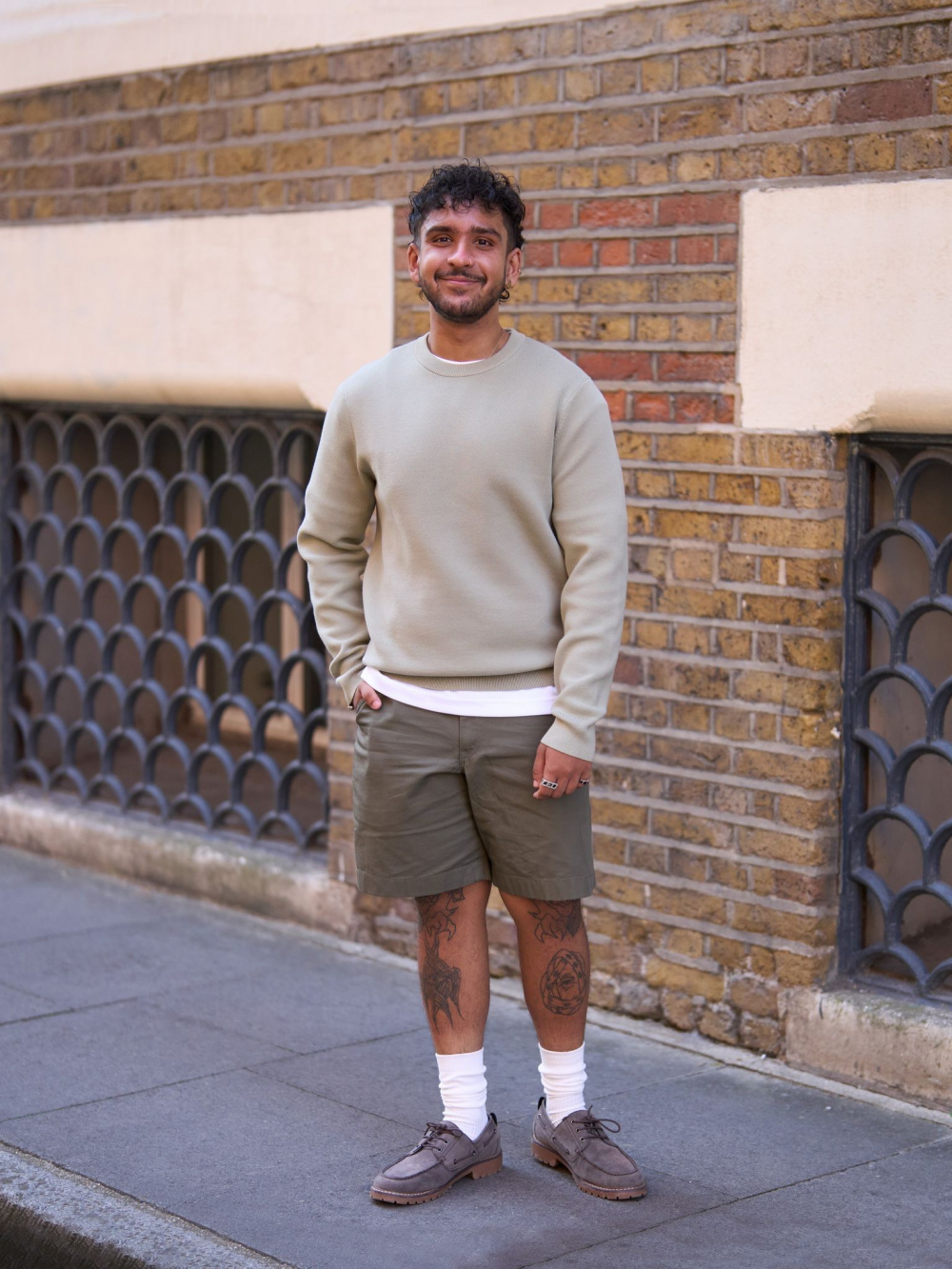 Check styling ideas for「PREMIUM LINEN SHIRT、CHINO SHORTS | 8