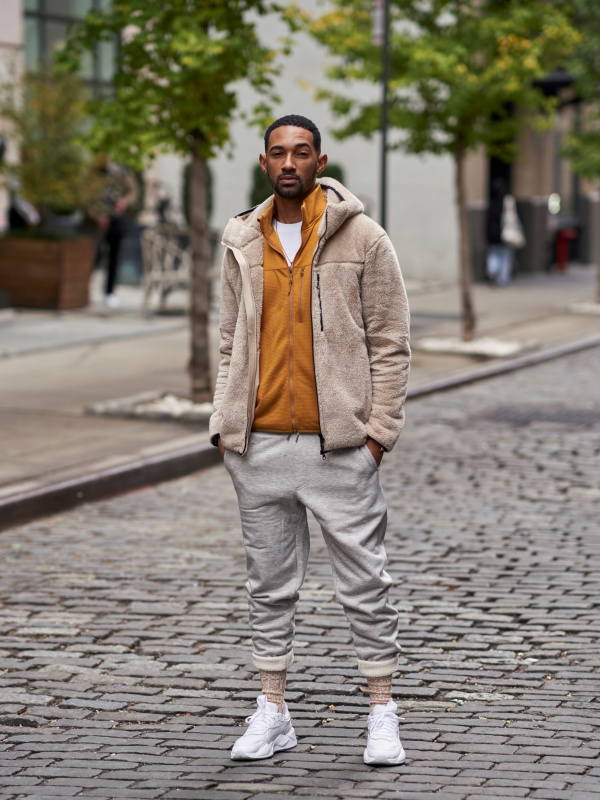 Check styling ideas for「HEATTECH PILE-LINED SWEATPANTS、HEATTECH FAUX  SHEARLING FLEECE NECK WARMER」