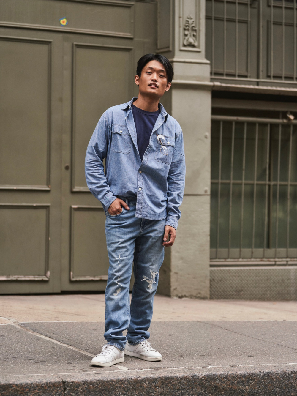 Check styling ideas for「U Crew Neck T-Shirt、Cargo Pants」