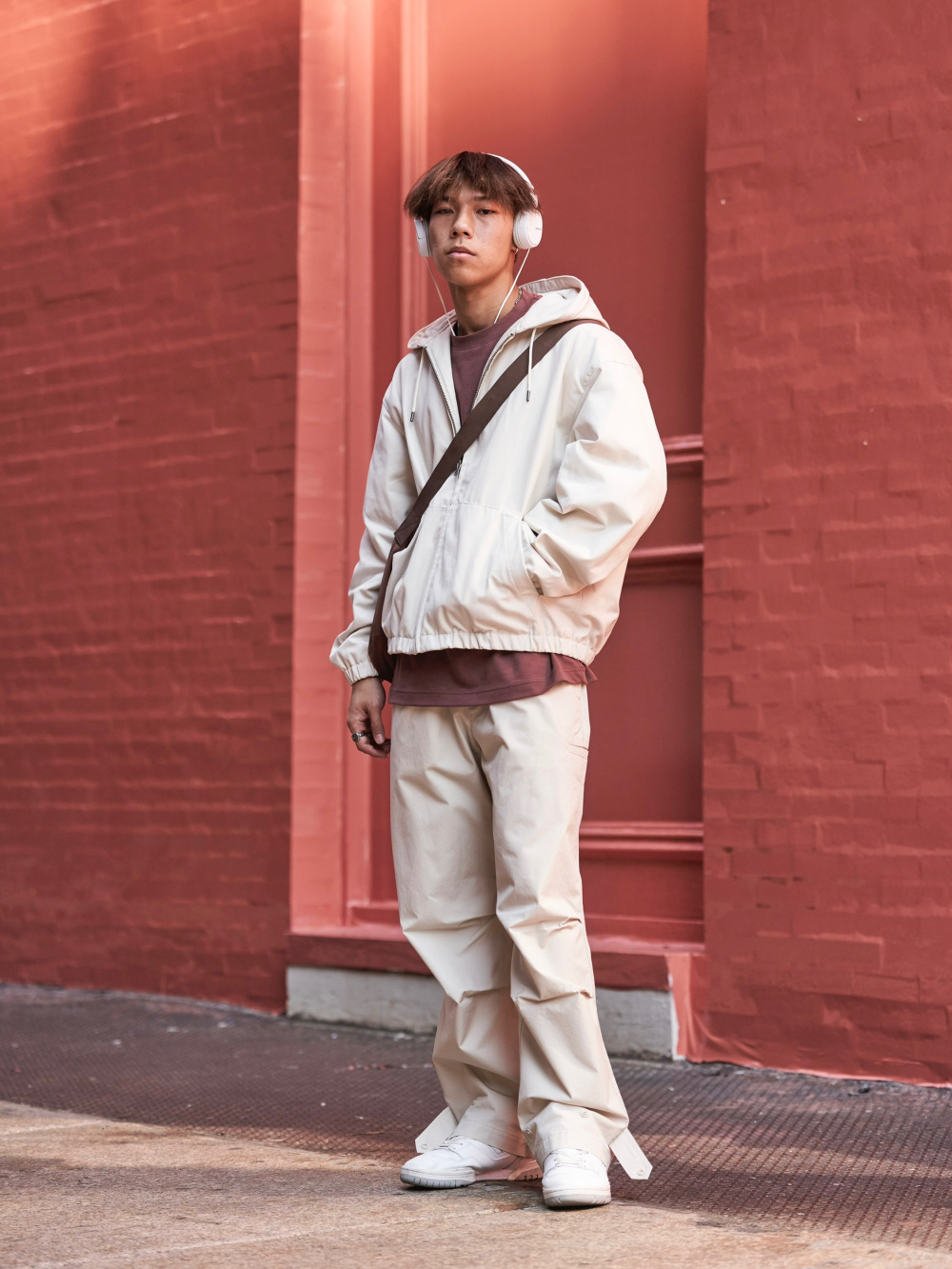 Check styling ideas for「U Crew Neck T-Shirt、Linen Cotton Tapered Pants」