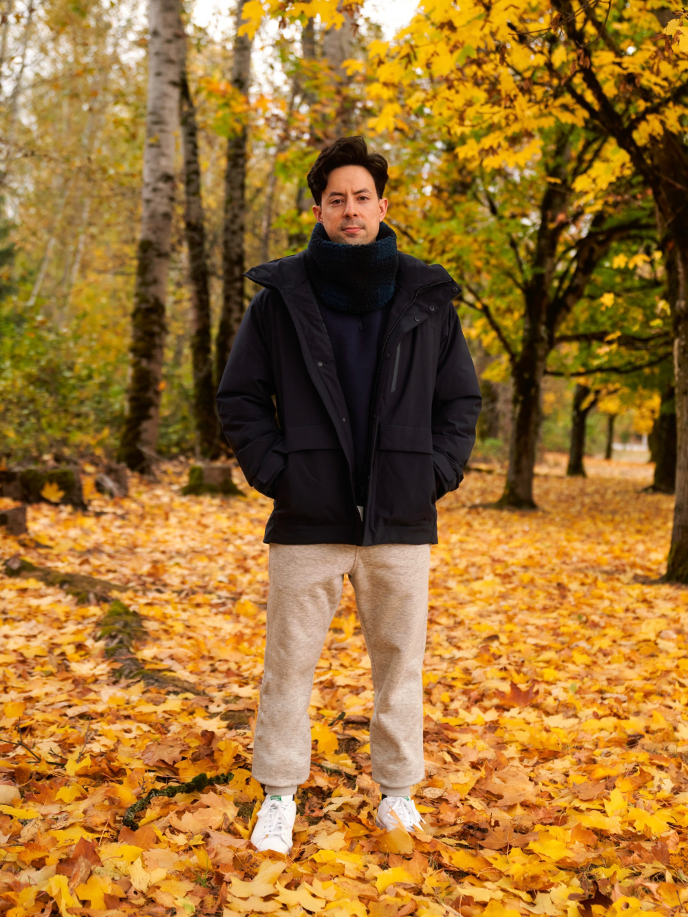 Check styling ideas for「HEATTECH PILE-LINED SWEATPANTS、HEATTECH FAUX  SHEARLING FLEECE NECK WARMER」