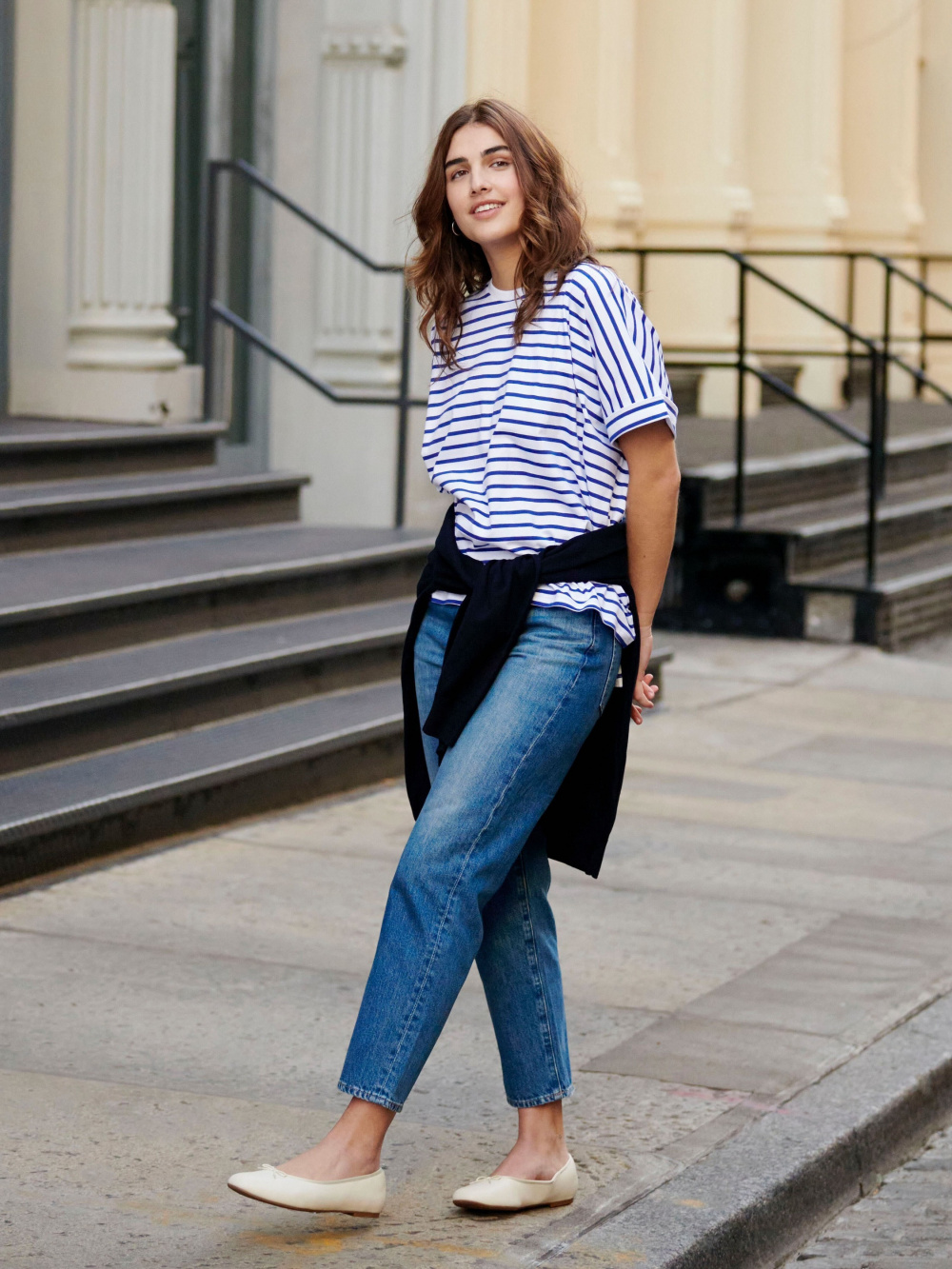 Check styling ideas for「Boyfriend Tapered Jeans (Ankle Length)、Light V