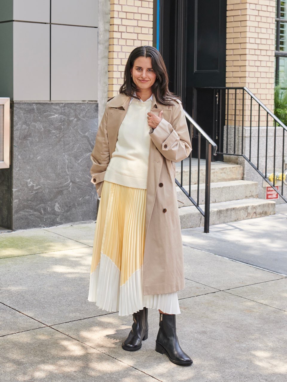 Check styling ideas for「Trench Coat、Chiffon Pleated Skirt