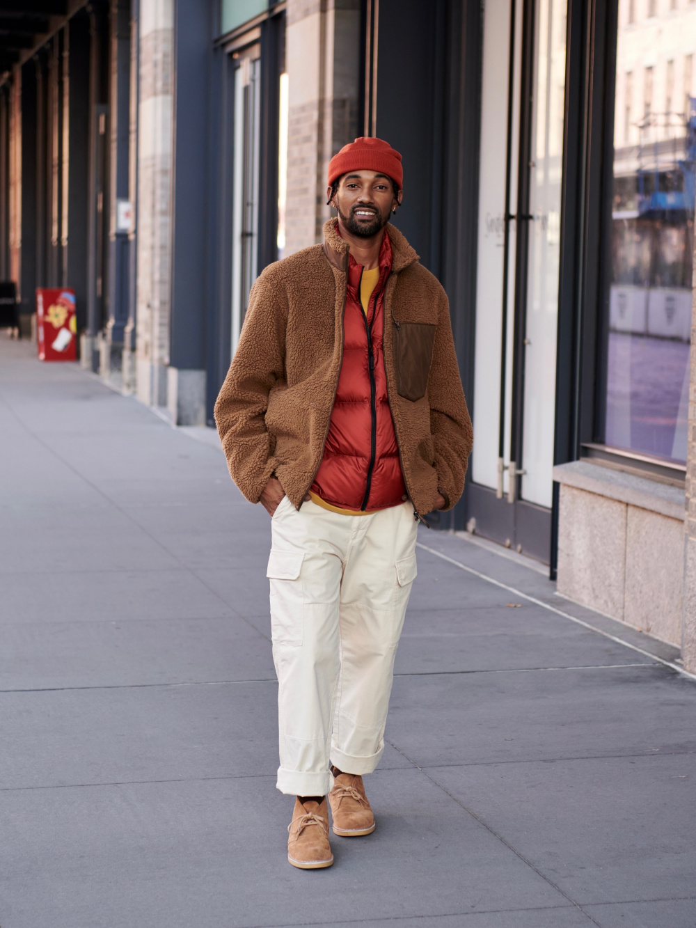 Brown Sweatpants with Mustard Beanie Outfits For Men (4 ideas