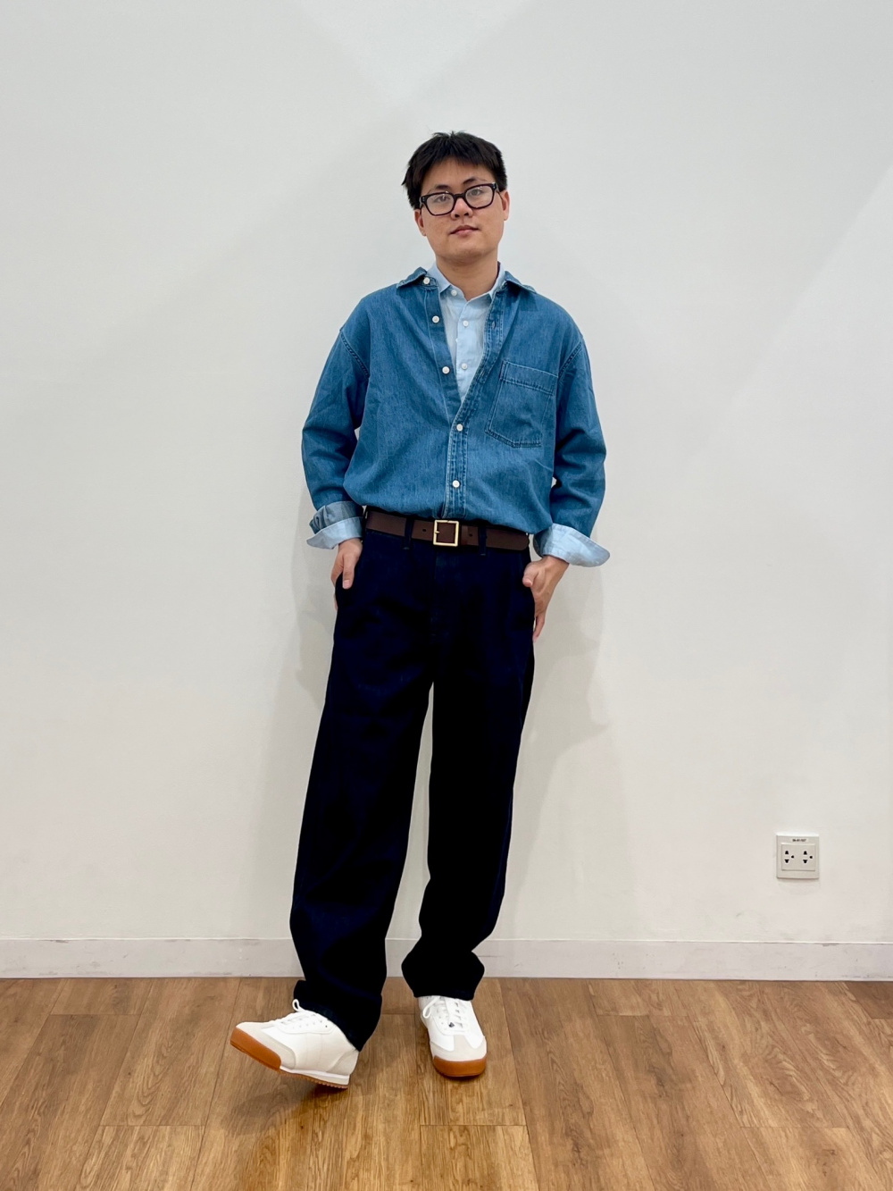 Check styling ideas for「Wide Tapered Jeans」| UNIQLO IN