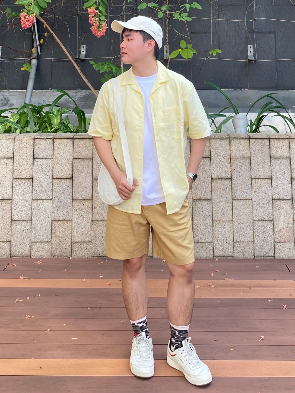 Khám phá gợi ý phong cách cho「Mũ Lưỡi Trai Chống Tia UV | Keith Haring、Áo  Thun Cổ Tròn」| UNIQLO VN